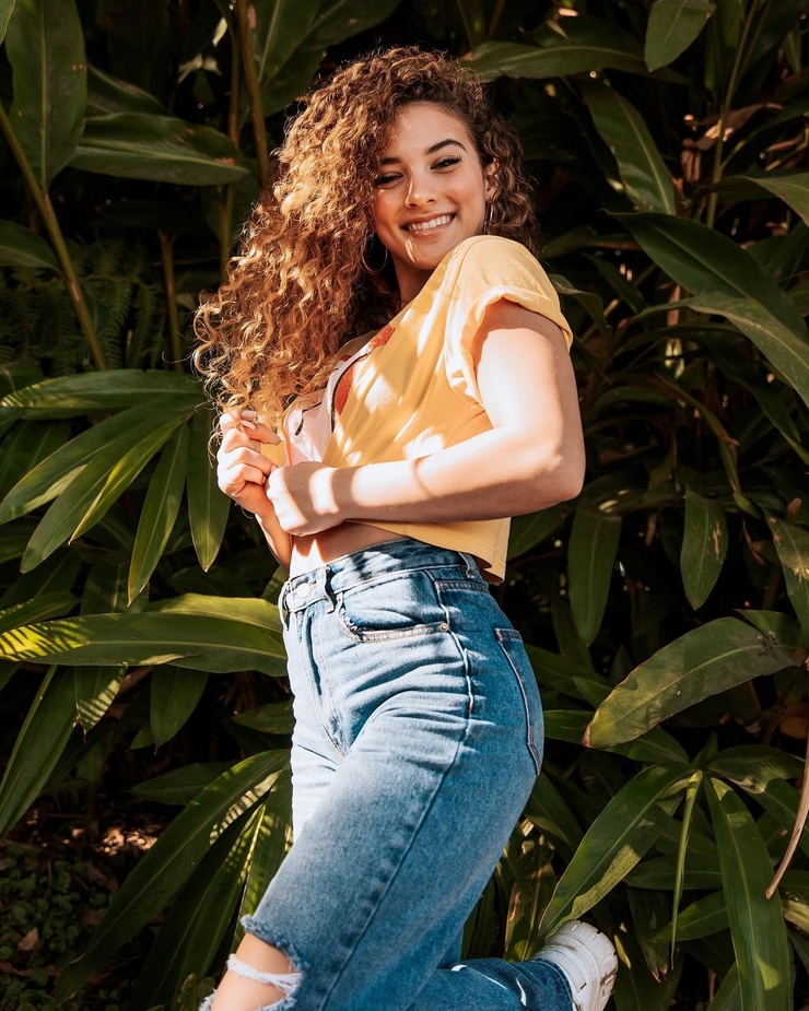 Sofie Dossi Sofie Dossi