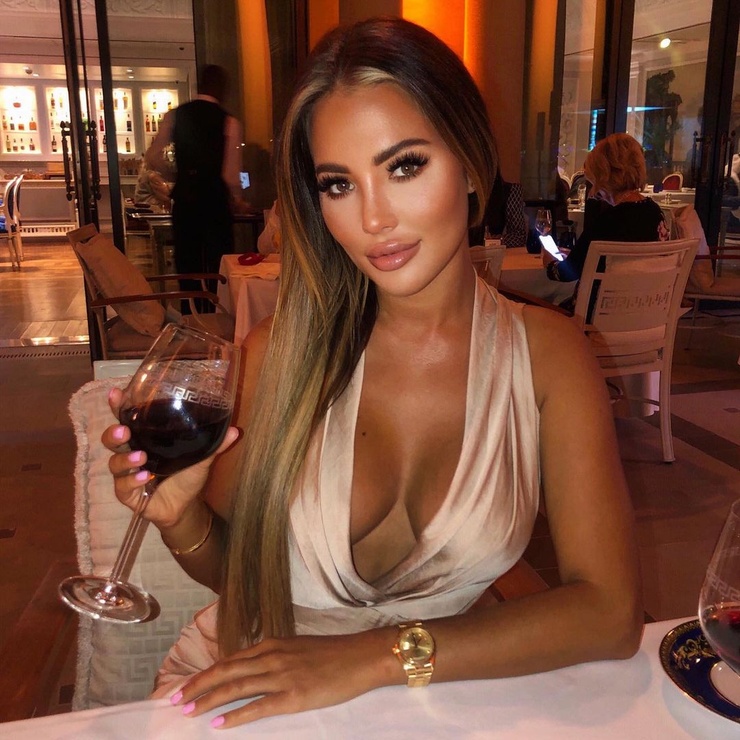 Yazmin Oukhellou