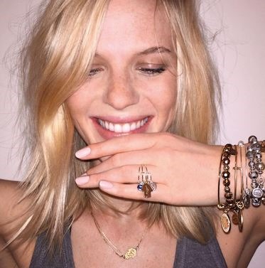 Anne Vyalitsyna Anne Vyalitsyna