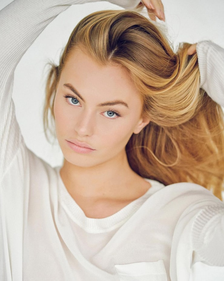 Ashley Graves Ashley Graves