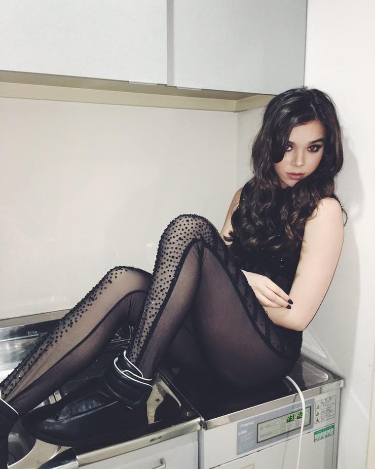 Hailee Steinfeld Hailee Steinfeld