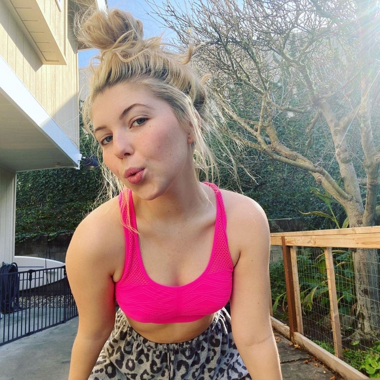 Sammi Hanratty Sammi Hanratty