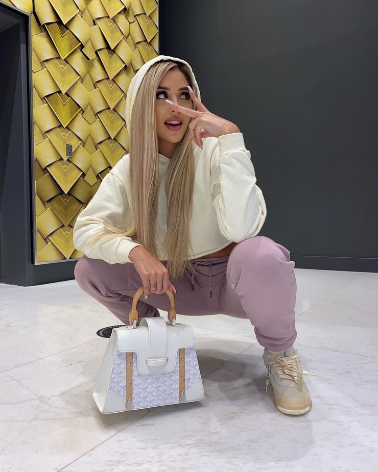 Renèe Estella