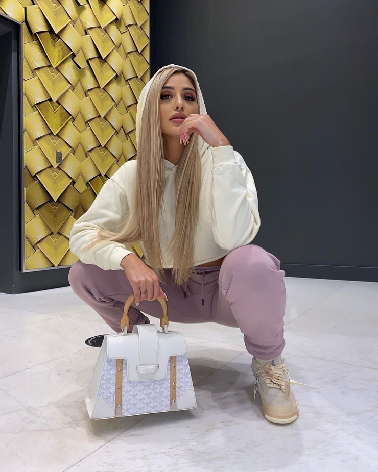 Renèe Estella