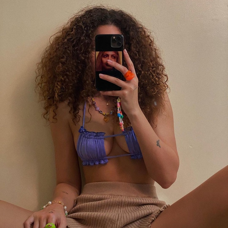 Ashley Moore (2) Ashley Moore (2)