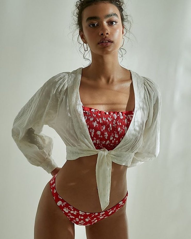 Aine Noelle Aine Noelle