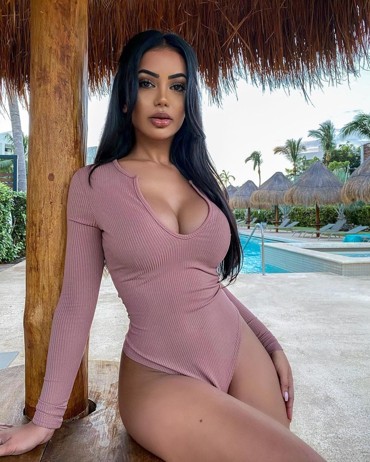 Picture of Aneeqa Farid