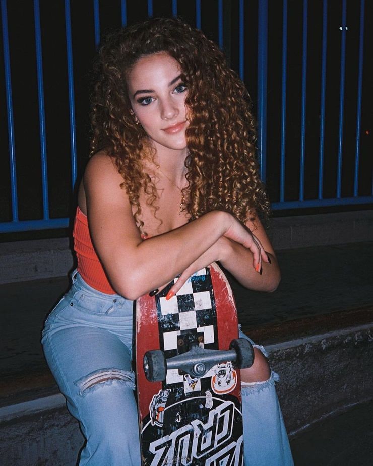 Sofie Dossi Sofie Dossi