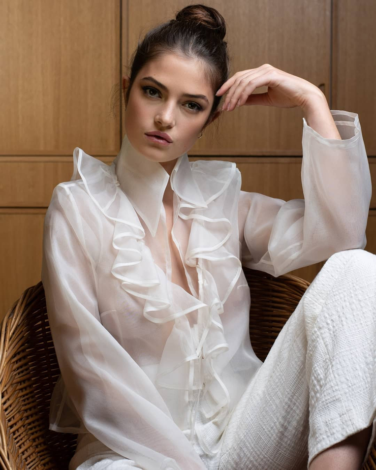 Eve Dumon