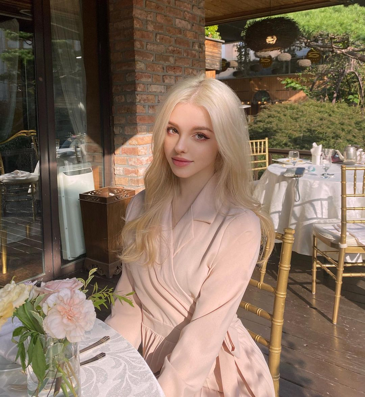 Elina Karimova Elina Karimova