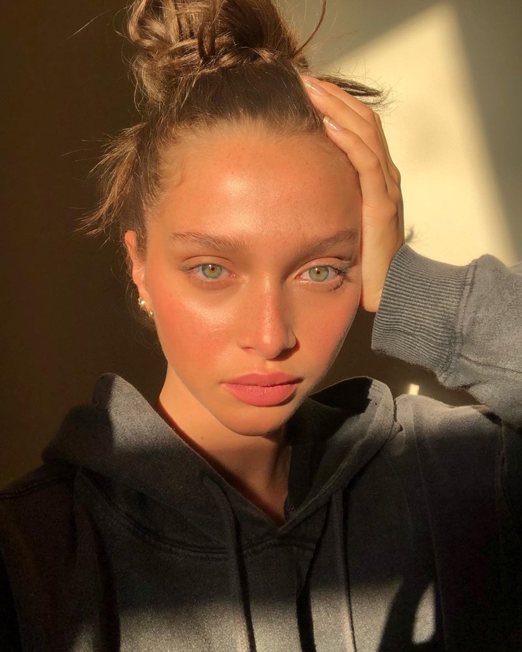 Talia Wallis Talia Wallis