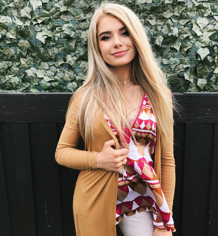 Demi Burnett Demi Burnett