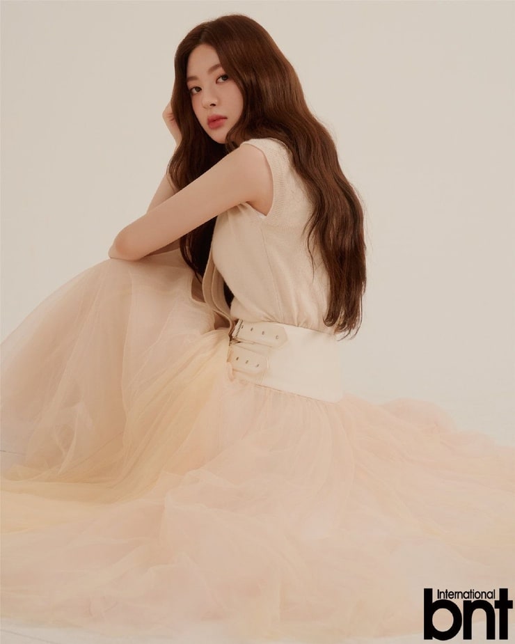 Seeun (STAYC) Seeun (STAYC)