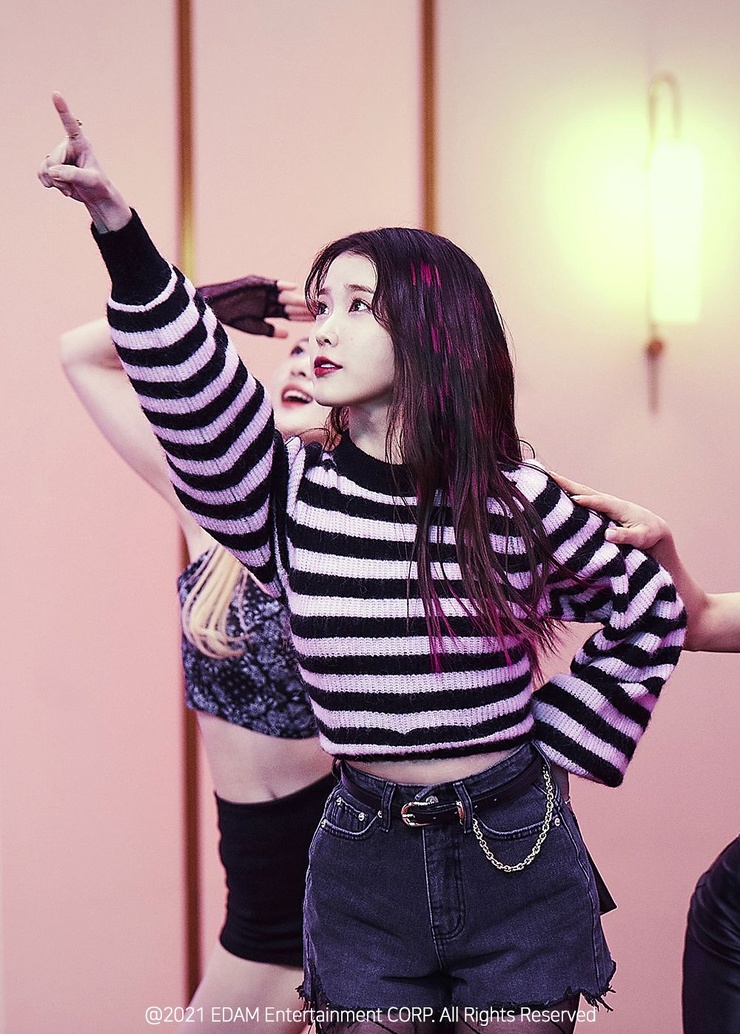 IU