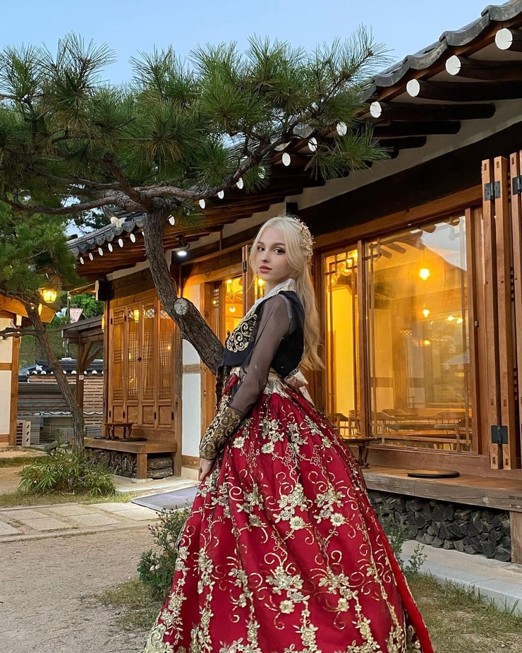 Elina Karimova Elina Karimova