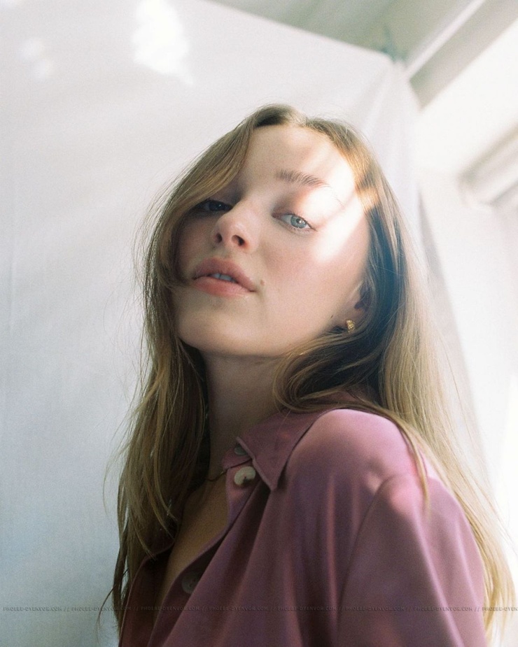 Phoebe Dynevor Phoebe Dynevor