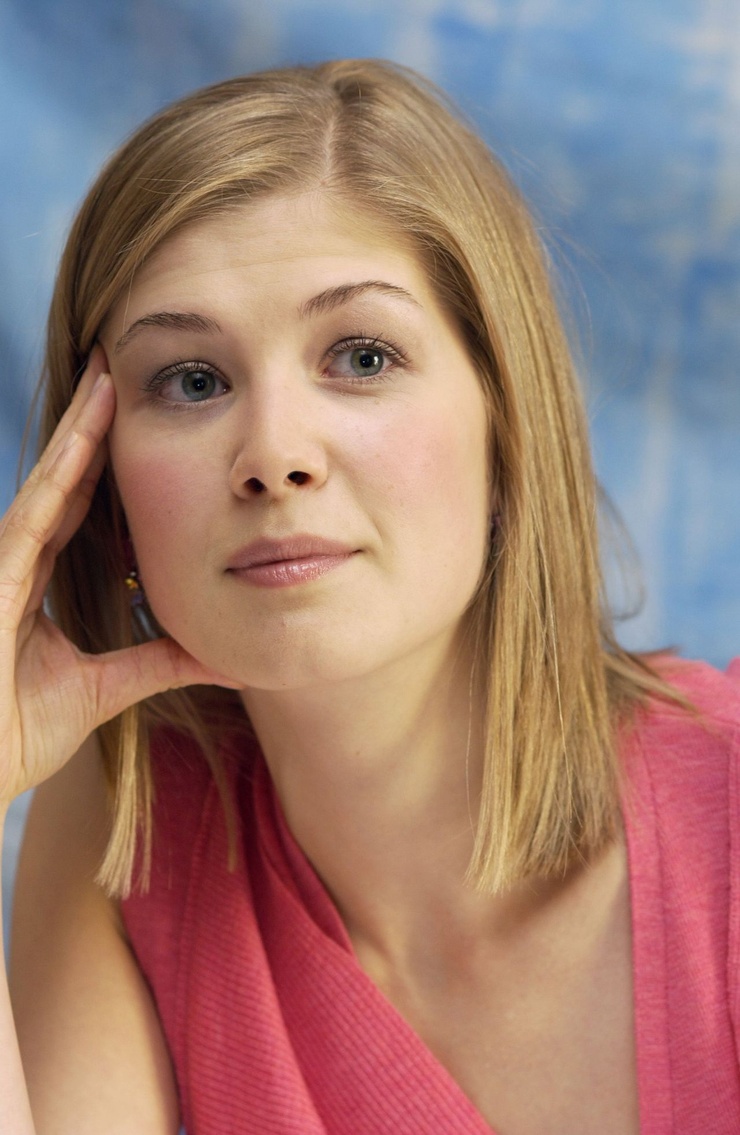 Rosamund Pike