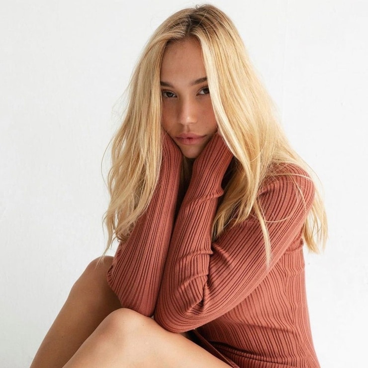 Alexis Ren Alexis Ren