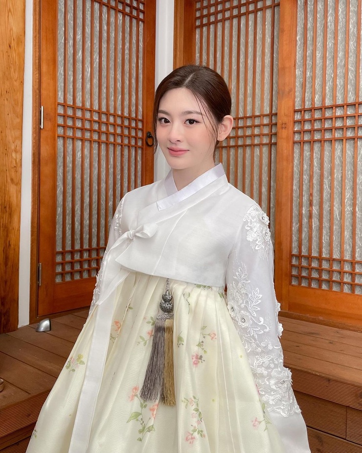 Seeun (STAYC)