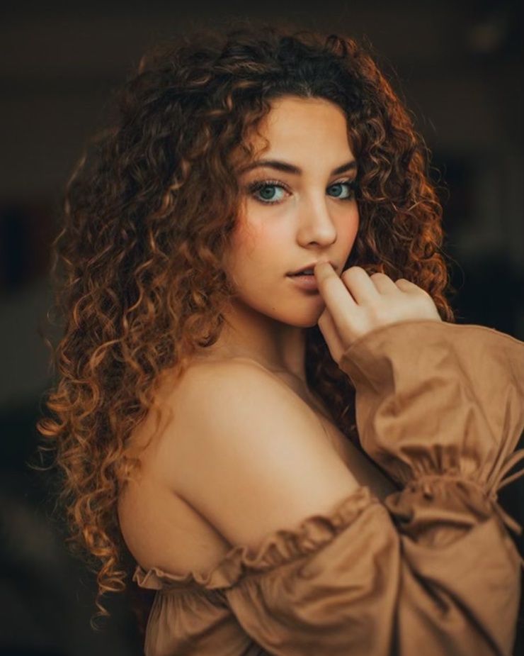 Sofie Dossi Sofie Dossi
