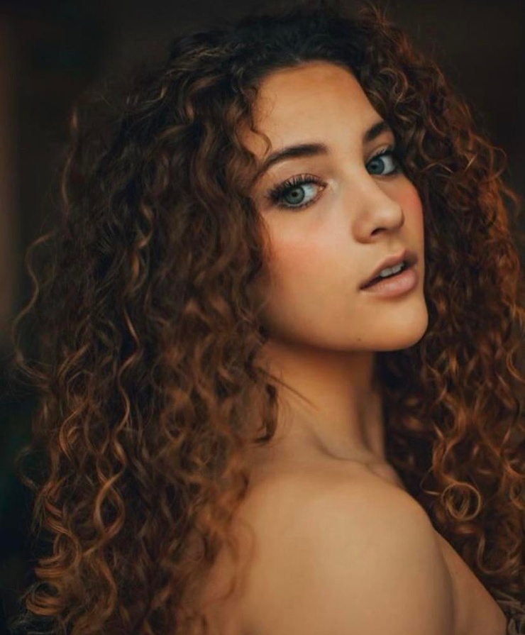 Sofie Dossi Sofie Dossi
