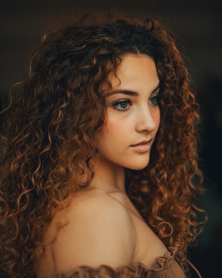 Sofie Dossi Sofie Dossi