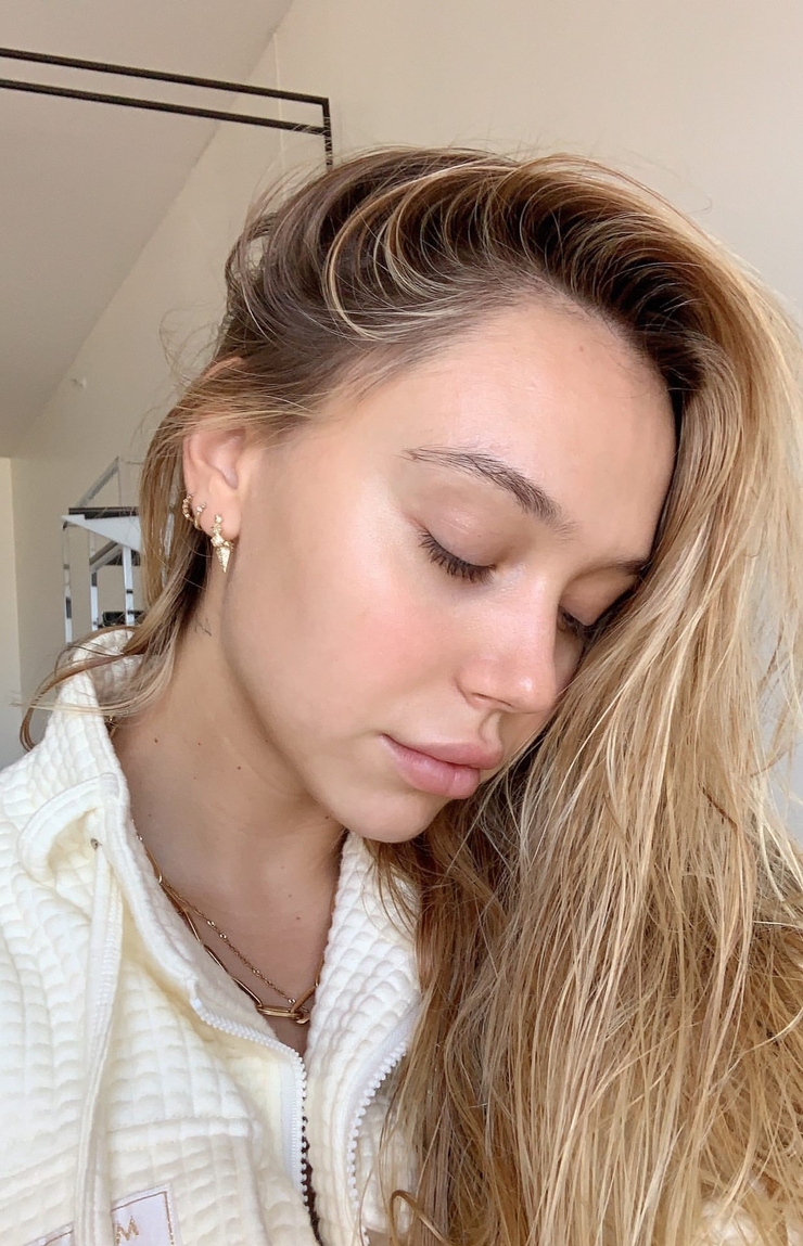 Alexis Ren