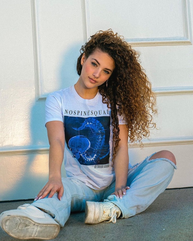 Sofie Dossi Sofie Dossi