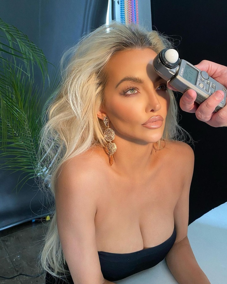 Lindsey Pelas Lindsey Pelas