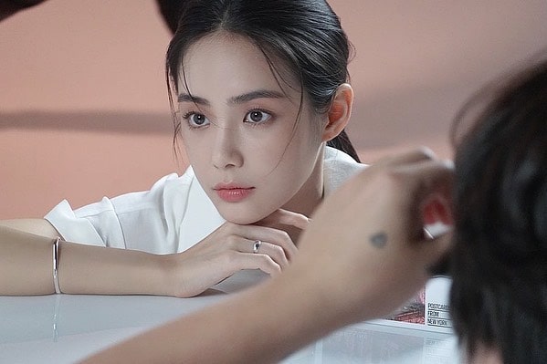 Suzu Hong