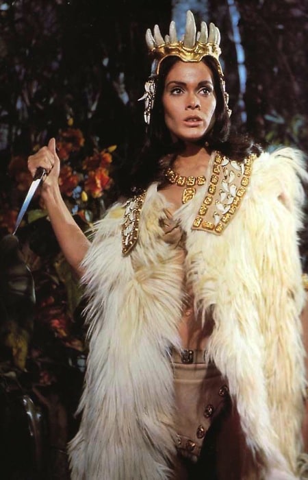 Martine Beswick