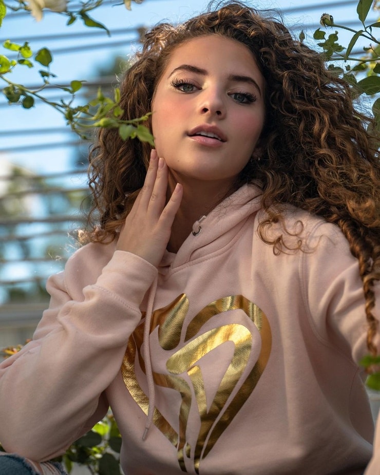 Sofie dossi фото