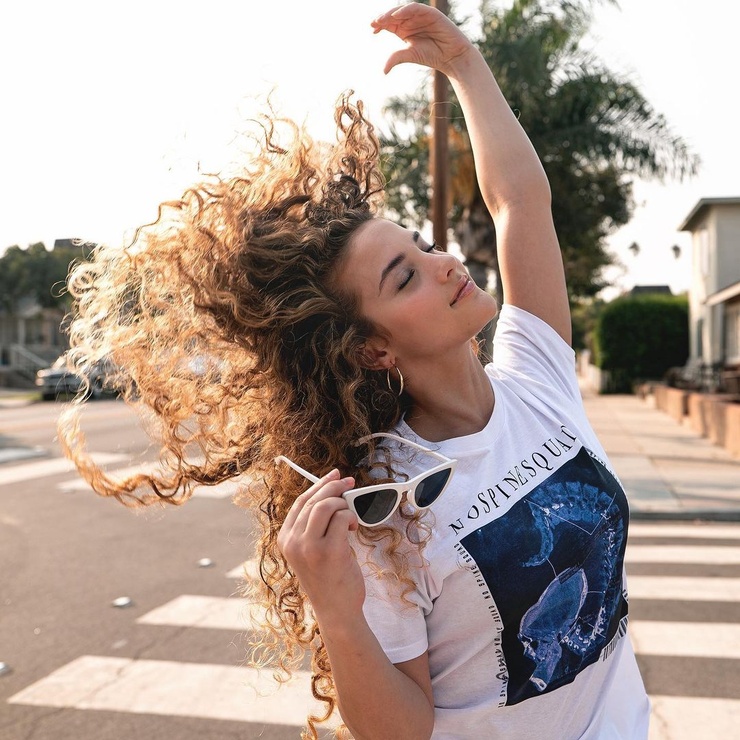 Sofie Dossi Sofie Dossi