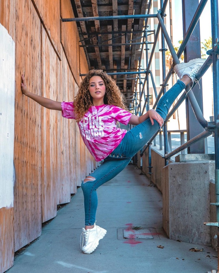 Sofie Dossi