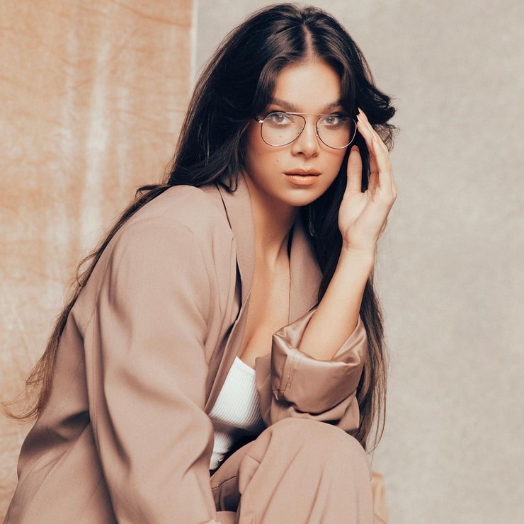 Hailee Steinfeld Hailee Steinfeld