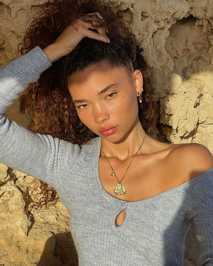 Ashley Moore (2) Ashley Moore (2)