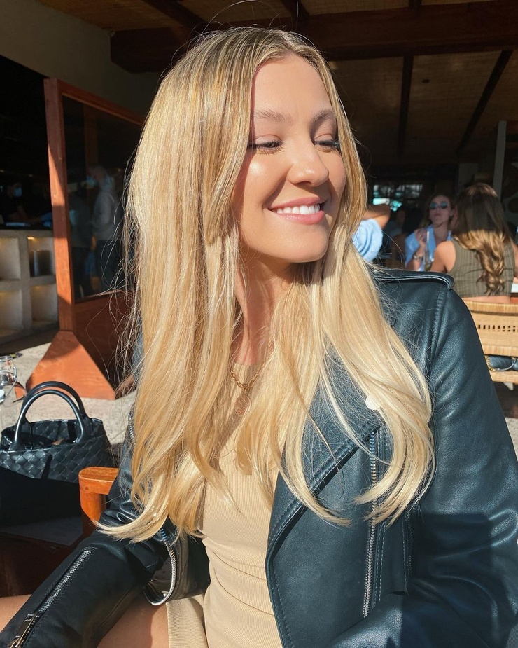 Ava Sambora