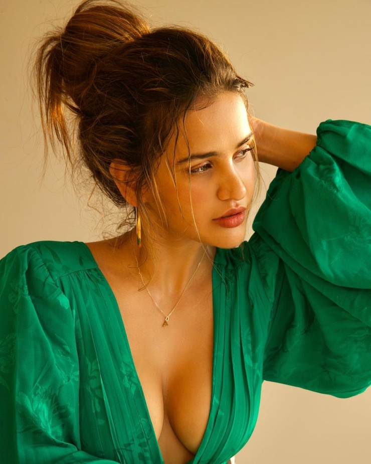 Aisha Sharma Aisha Sharma