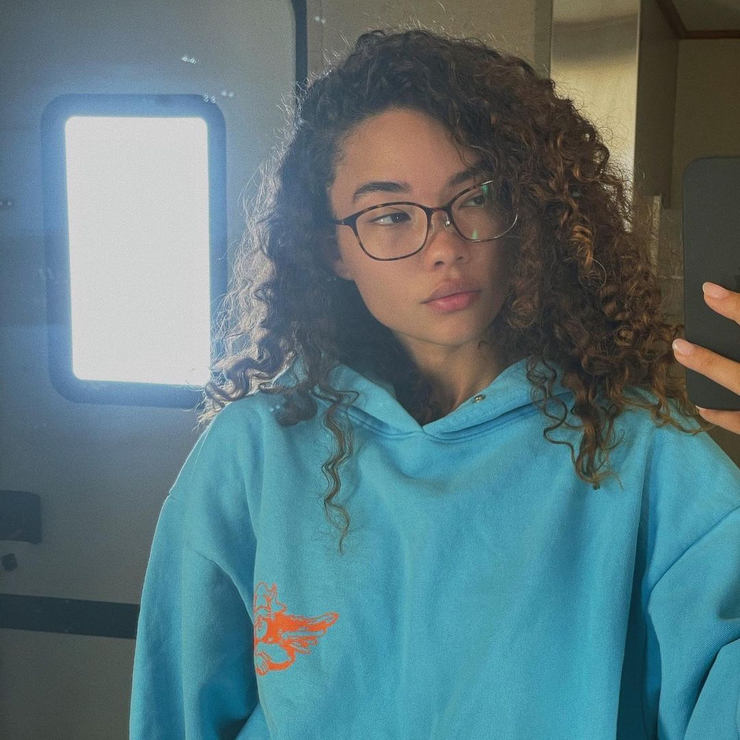 Ashley Moore (2) Ashley Moore (2)