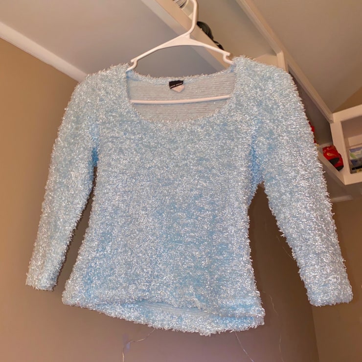 VINTAGE SKY BLUE FUZZY TOP\n\ny2k vibes 