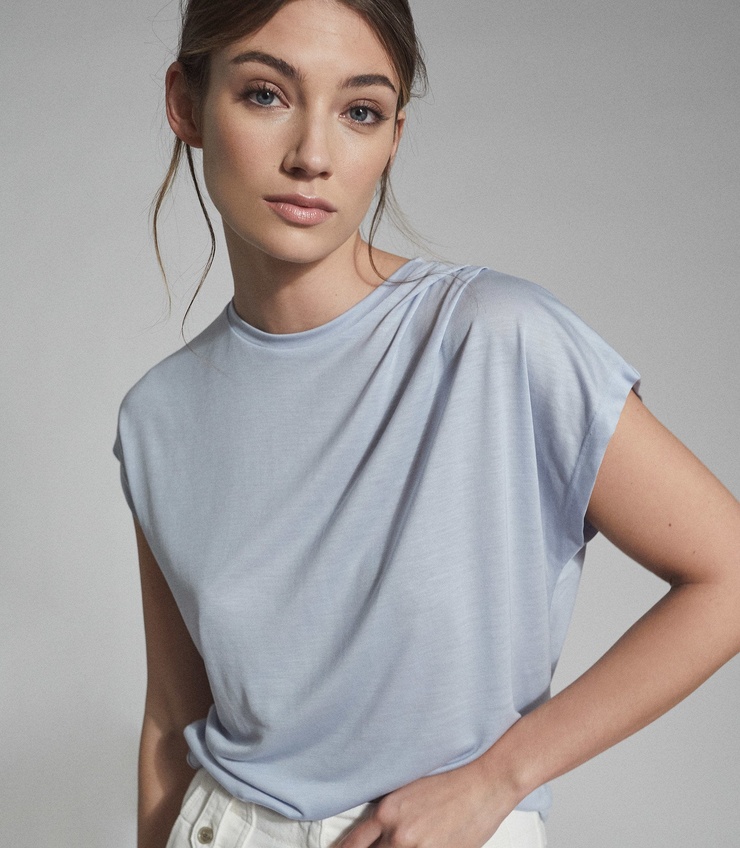 Lorena RAE