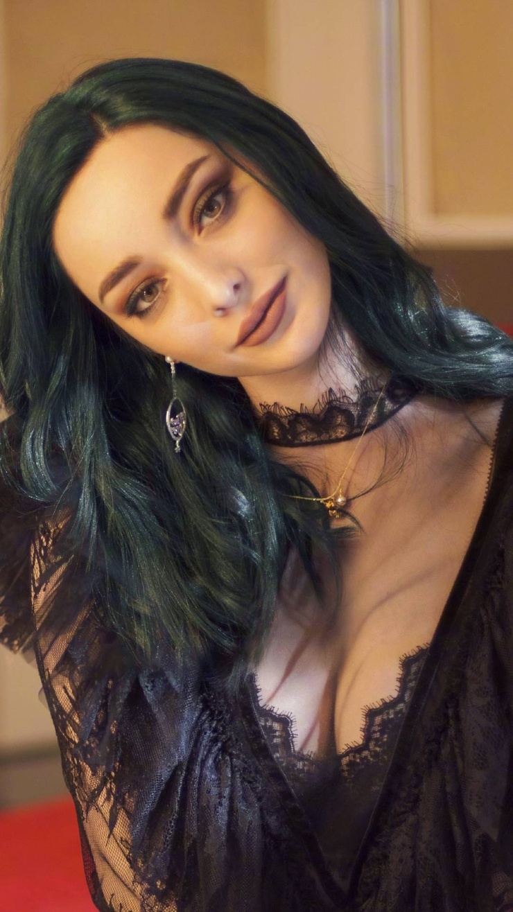 Emma Dumont Emma Dumont