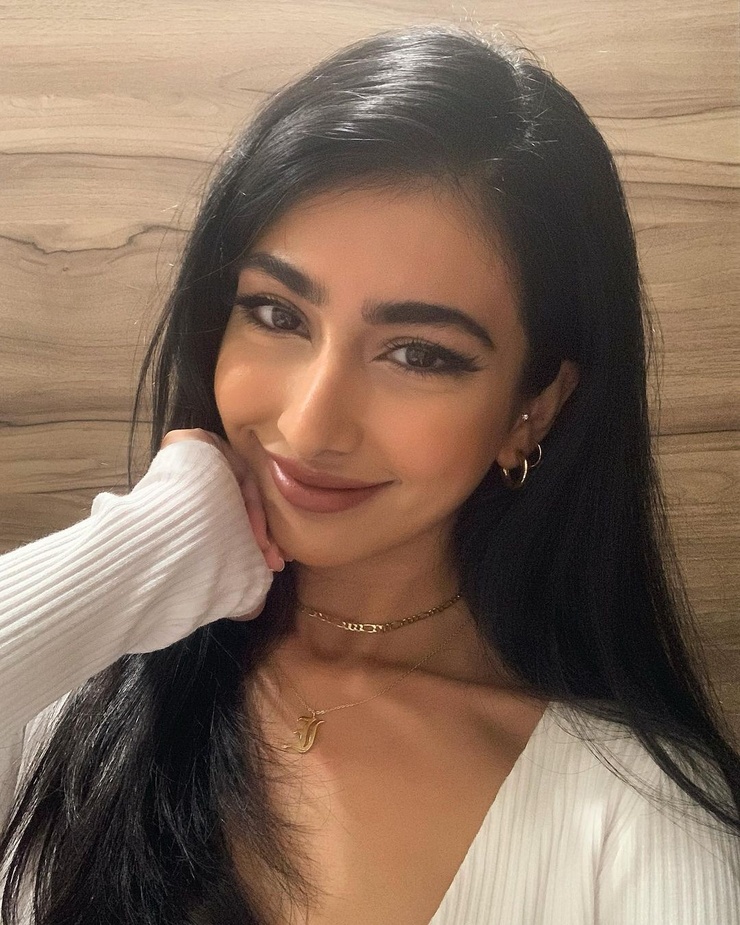 Iffat Marashi Iffat Marashi