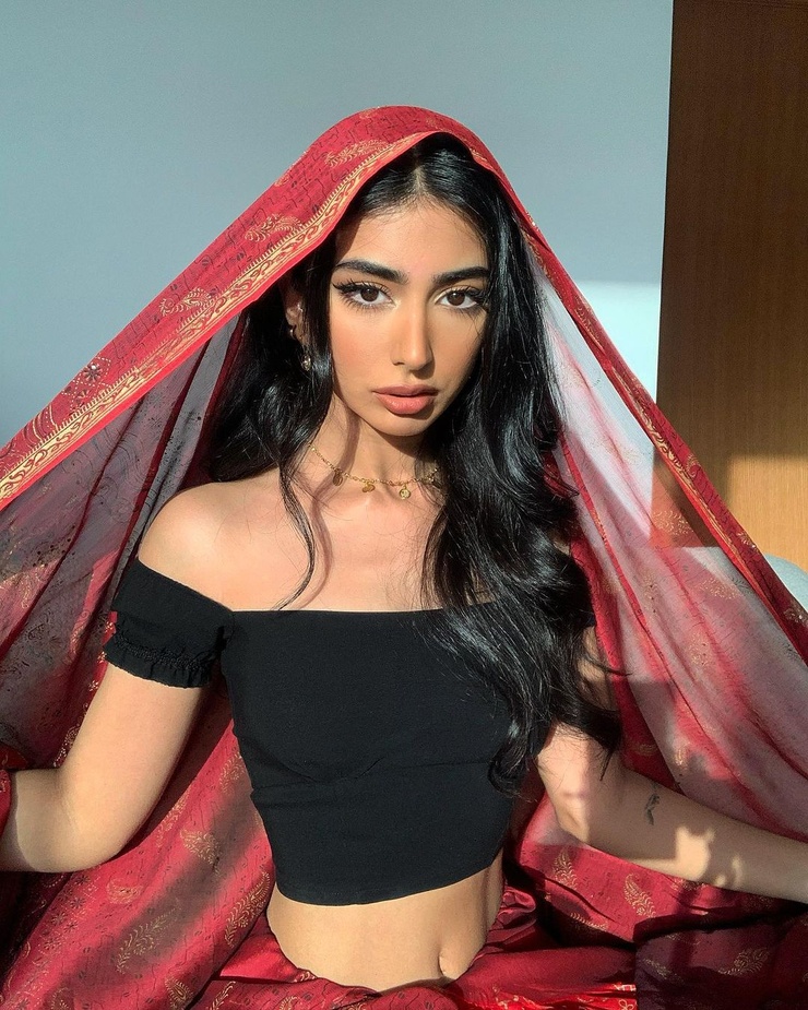 Iffat Marashi