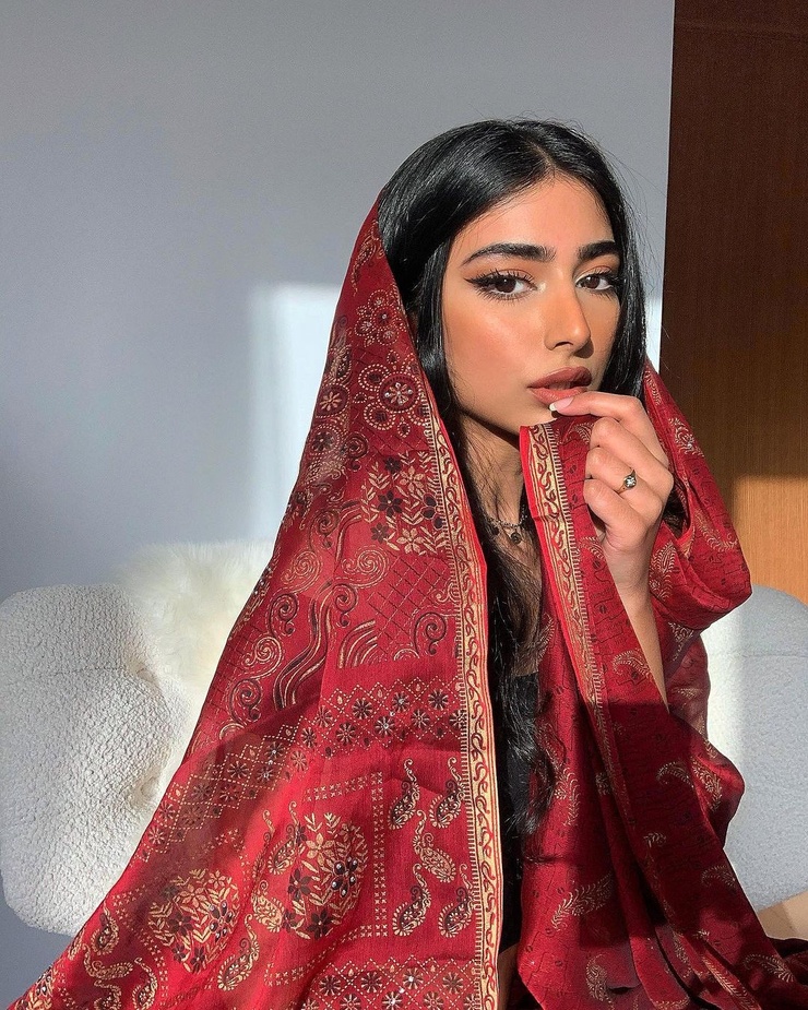 Iffat Marashi