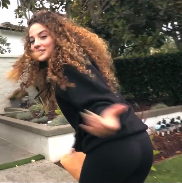 Sofie Dossi Sofie Dossi