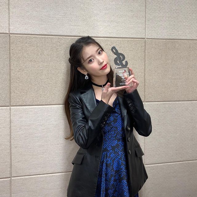 IU