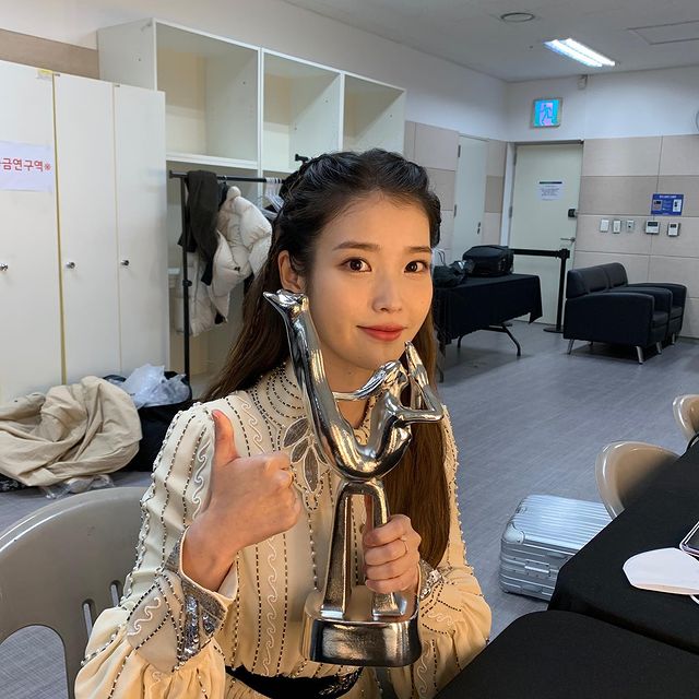 IU