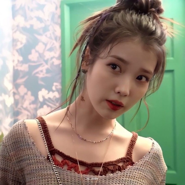 IU