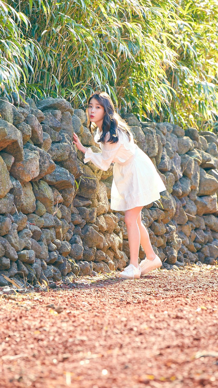 IU